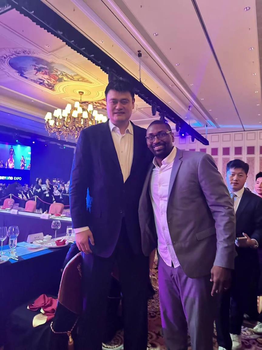 阿泰斯特曬與姚明合照：這是我最喜歡的隊友 姚??！