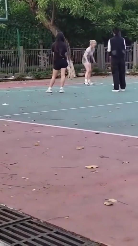 上來就背打女生的男人，真的活該沒有女朋友啊