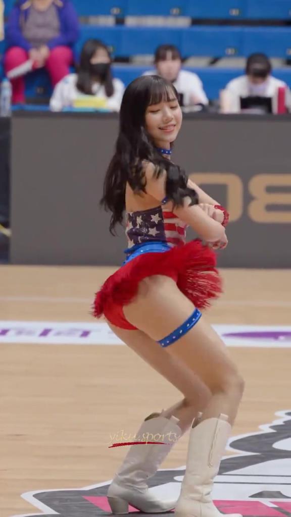 最好的啦啦隊(duì)小姐姐！自信，健康充滿活力！